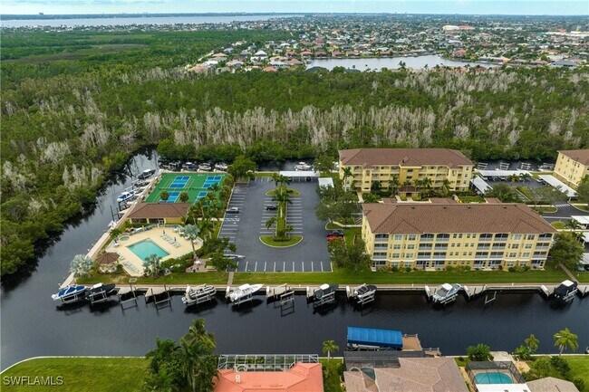 Building Photo - 1799 Four Mile Cove Pkwy