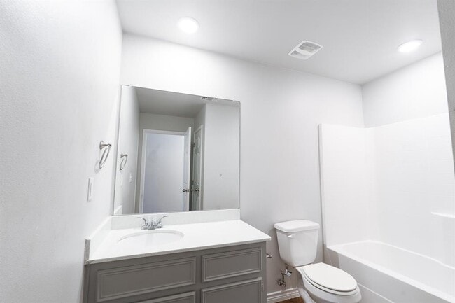 Building Photo - 208 Lowes Blvd