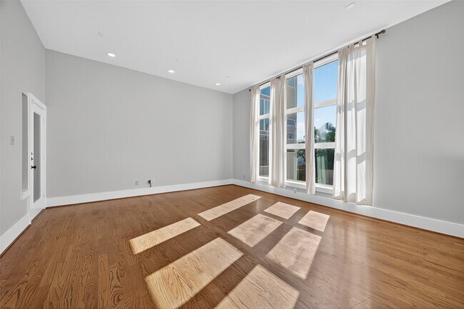 Building Photo - 5235 Larkin St
