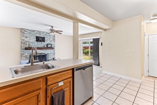 Building Photo - 39890 Edmundton St