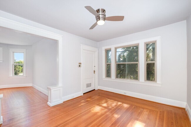 Building Photo - Modern Comfort Meets Prime Oakley Living –...