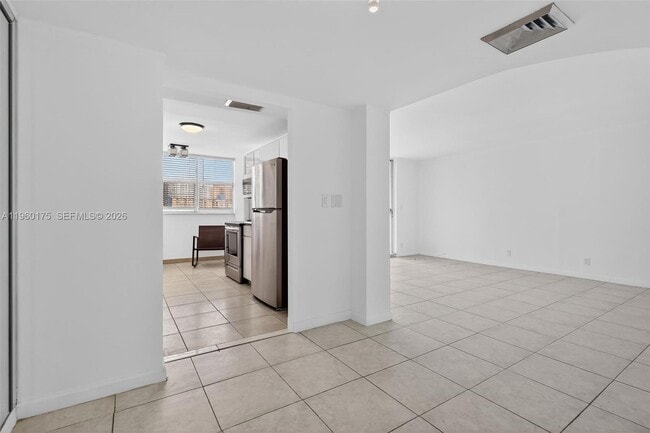 Building Photo - 100 Golden Isles Dr