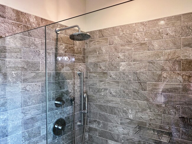 3rd Floor Bathroom - 152 Allison Way