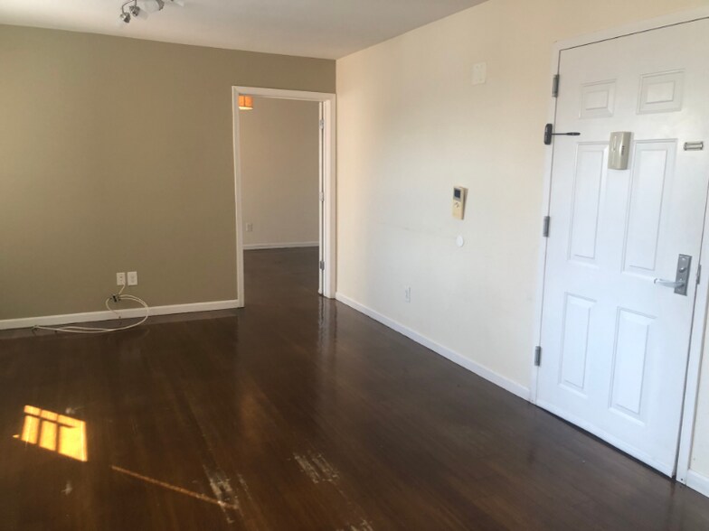 Building Photo - 529 54th St