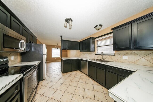 Building Photo - 12012 Sagamore Dr