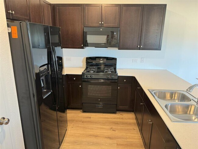 Building Photo - 408 Whoopers Loop