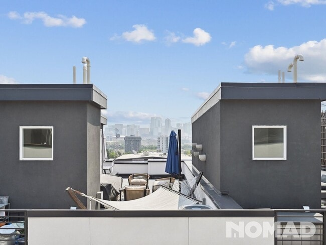 Building Photo - 3039 W 19th Ave