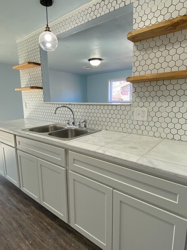 Building Photo - RECENT REMODEL!! 3 Bedroom, 1.5 Bathroom, ...