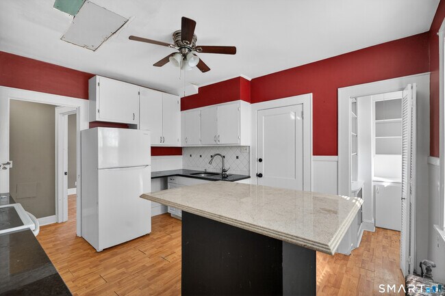 Building Photo - 1442 Wood Ave