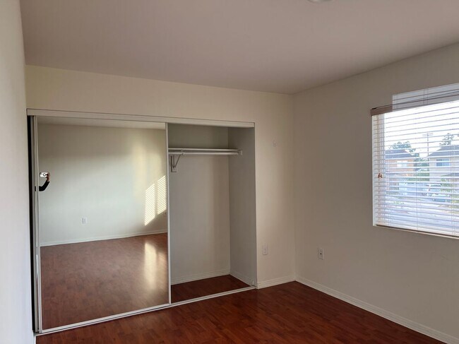 Building Photo - 12038 Ratner St
