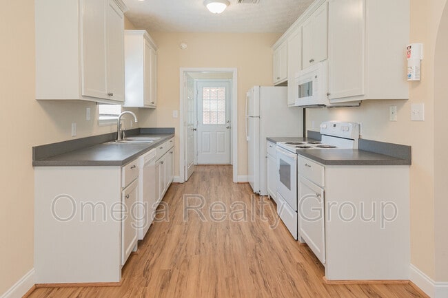 Building Photo - 14 Oakleigh Dr