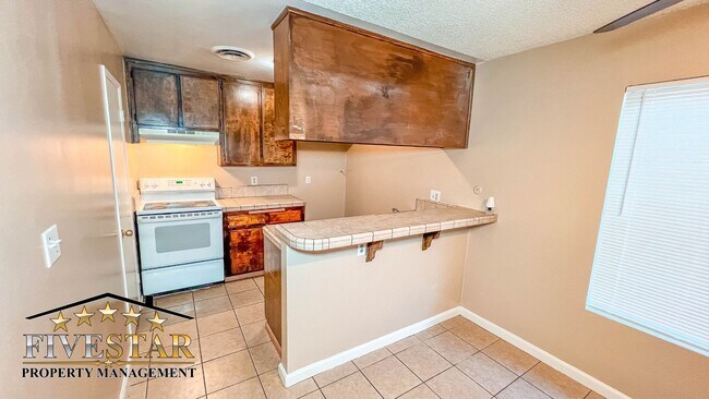 Building Photo - 117 Universe Ave