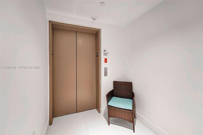 Building Photo - 460 NE 28th St