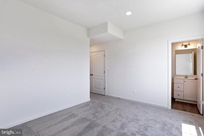 Building Photo - 124 Tuxford Rd