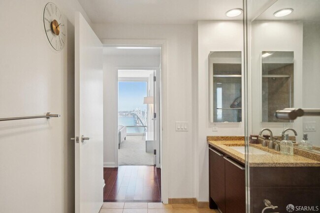 Building Photo - 425 1st St