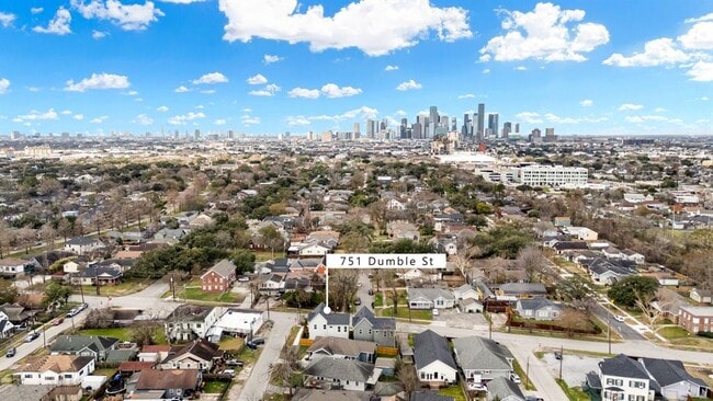 Building Photo - 751 Dumble St
