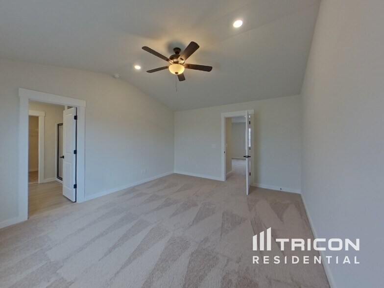 Building Photo - 1209 Crested Iris St