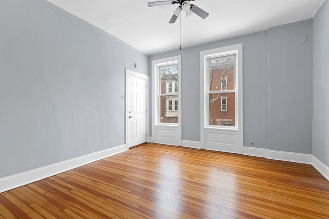 Building Photo - 1337 W Wrightwood Ave