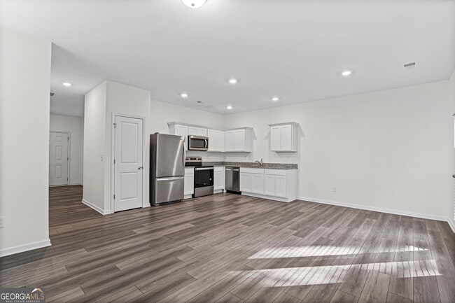 Building Photo - 403 Kings Cross Wy