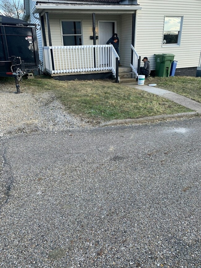 Building Photo - 413 Silvercliffs Ave