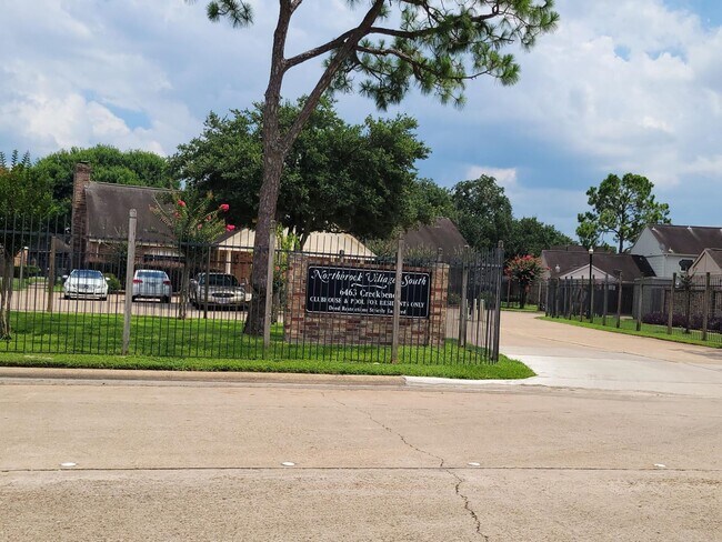 Building Photo - 10813 Sandpiper Dr