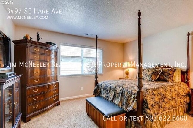 Building Photo - 3497 SE Hare Ave