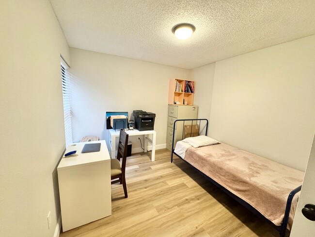 Building Photo - Dr. Phillips 3 Bed 2 Bath For Rent at soug...