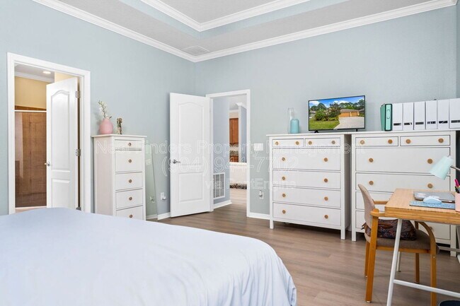 Building Photo - 409 Los Caminos Street