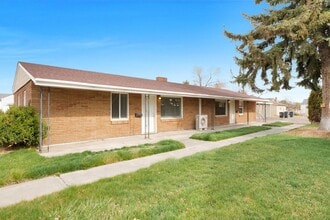 Building Photo - 1131/1133 W Ivy Ave