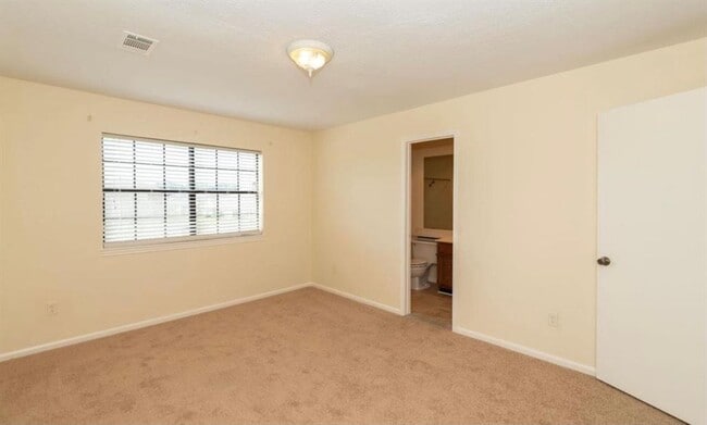 Building Photo - 3490 Crestwood Dr
