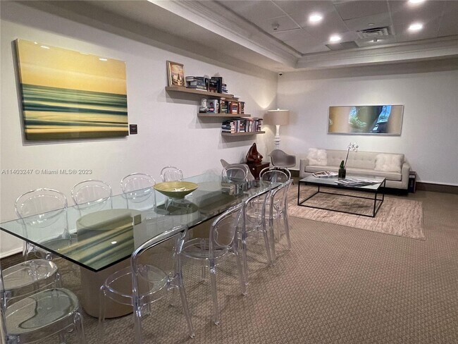 Building Photo - 7330 Ocean Terrace