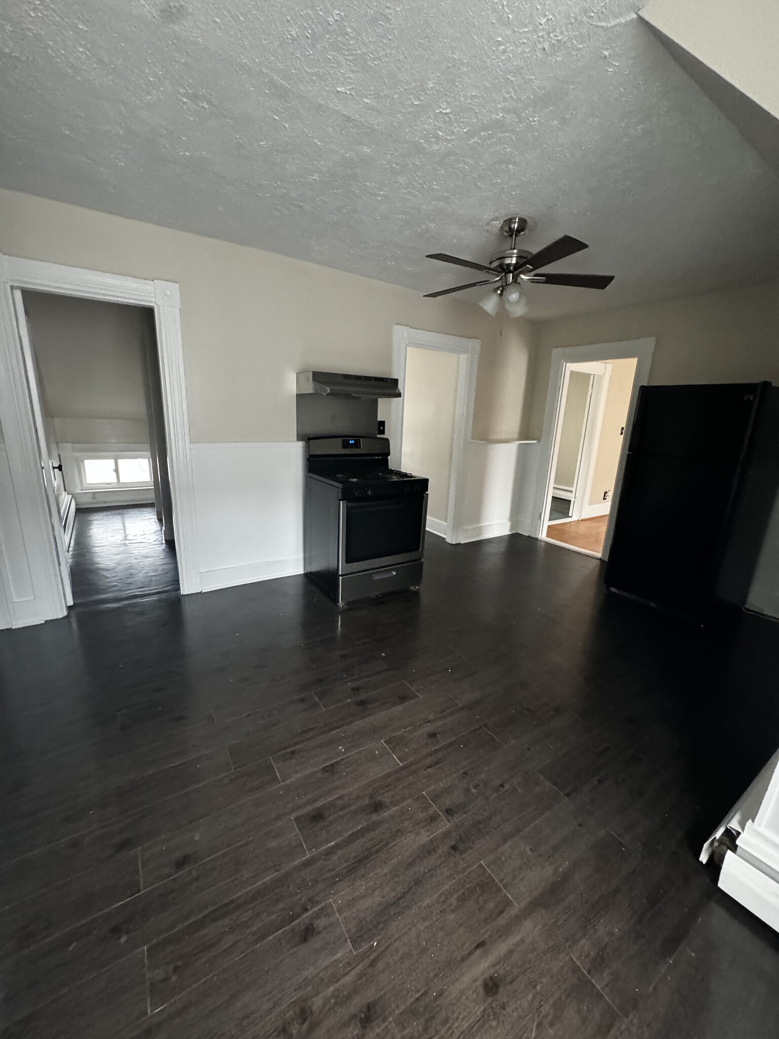 Kitchen/dining room - 390 Pearl St