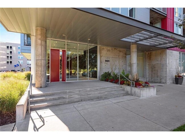 Building Photo - 901 S 2nd St