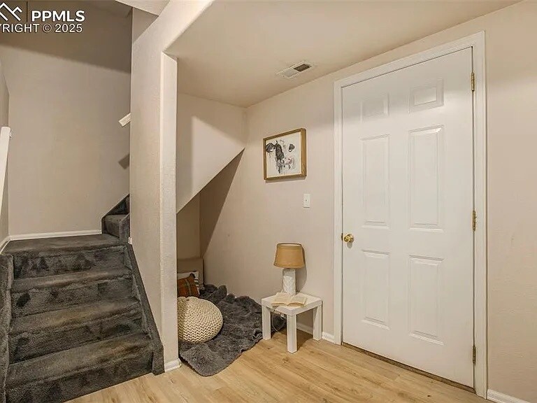 Basement entryway - 3272 Capstan Way