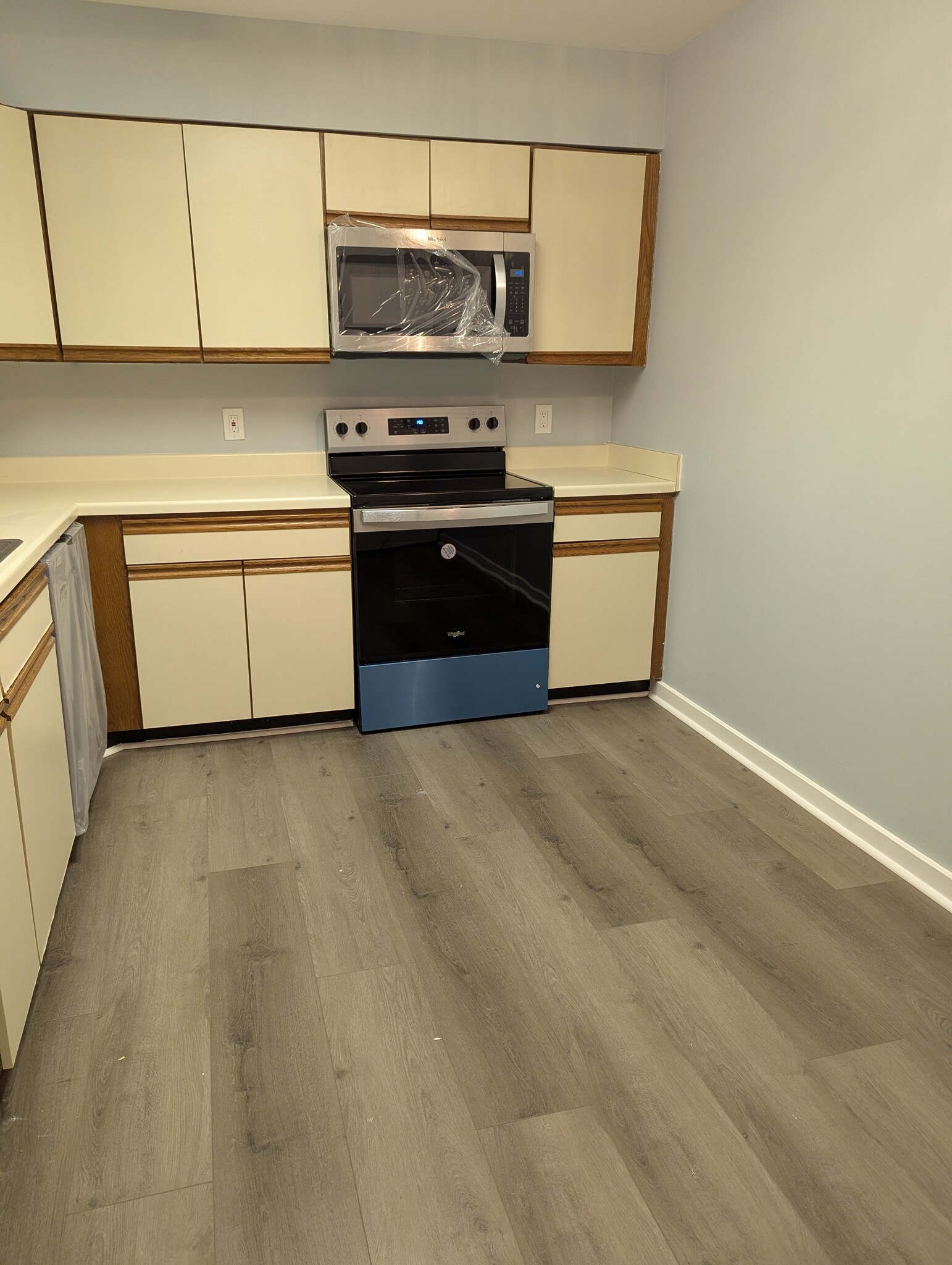 Building Photo - 3145 Hawthorne Dr NE