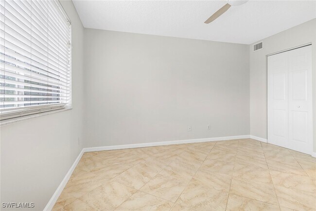 Building Photo - 1240 Wildwood Lakes Blvd