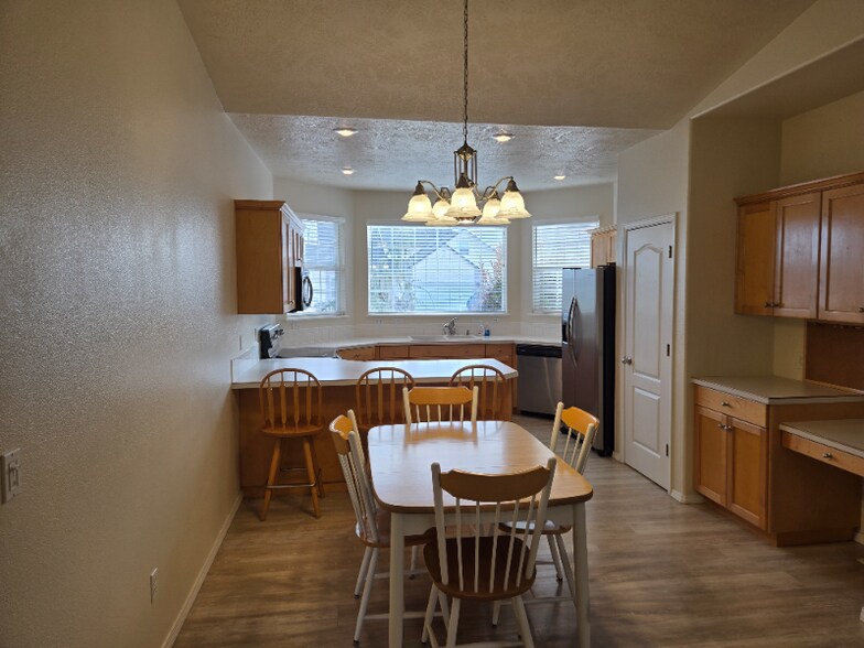 Building Photo - 2660 S Spring Bar Way