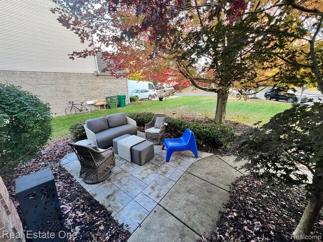 Building Photo - 49325 E Central Park