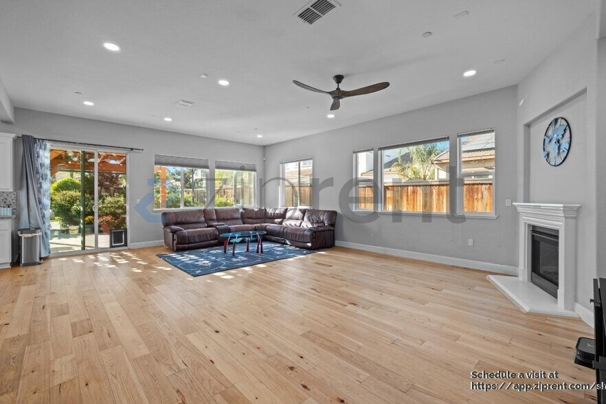 Building Photo - 1920 Muirwood Lp