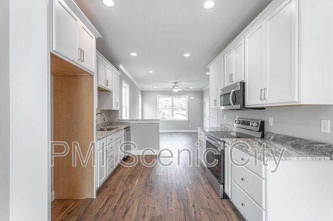 Building Photo - 2631 Rogers Dr SE