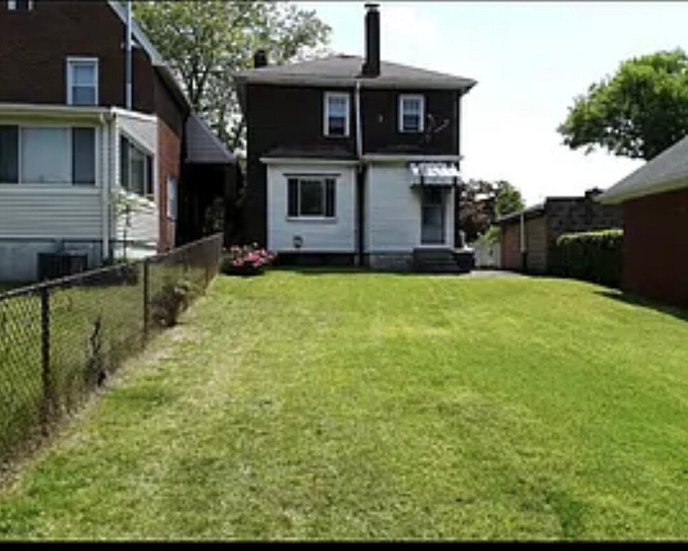 Building Photo - 184 Stanton Ct E