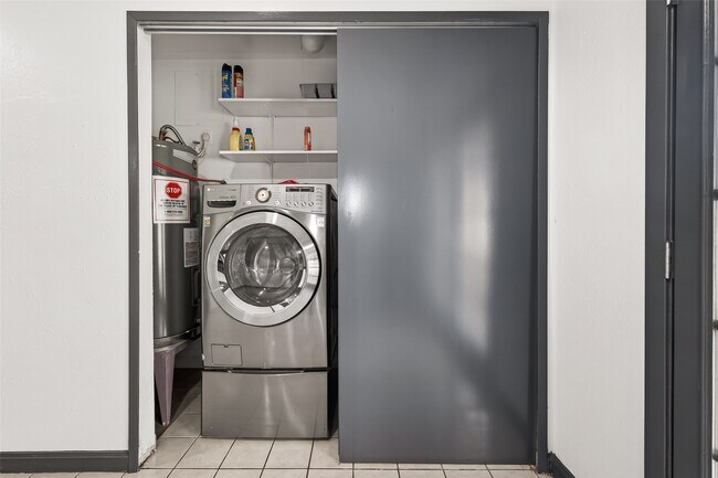 Building Photo - 6711 Vanlynn Ln