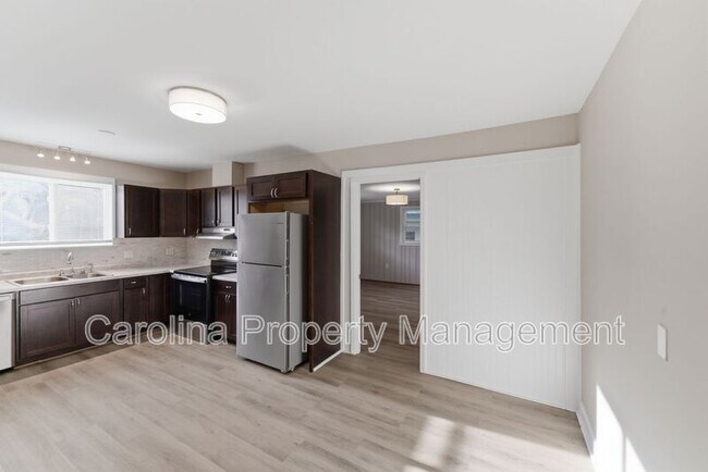 Building Photo - 2405 Greenland Ave