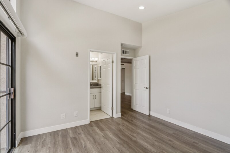 Building Photo - 626 E Verdugo Ave