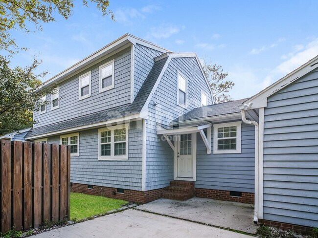 Building Photo - 332 Mendenhall Dr