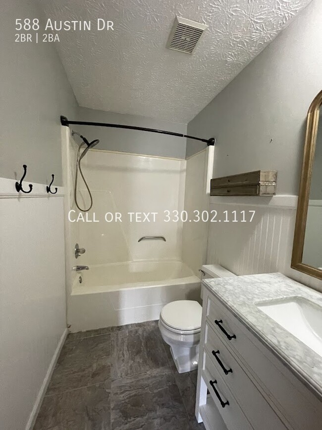 Building Photo - Spacious 2 bedroom townhome for rent in Ba...