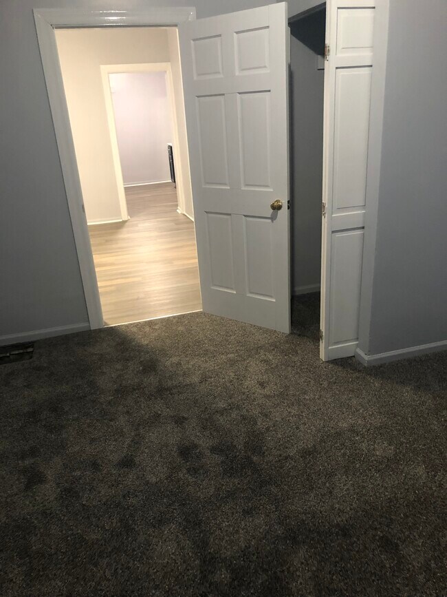 Building Photo - 482 Stella St