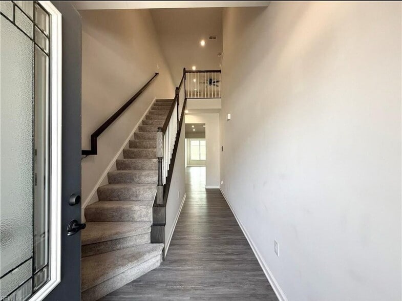 Building Photo - 3432 Foxglove Dr