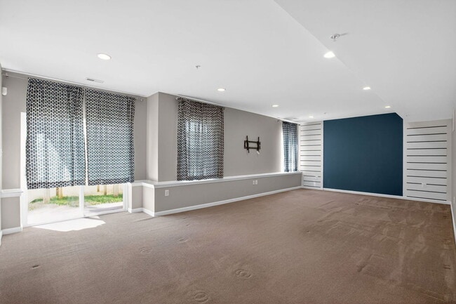 Building Photo - 41309 Chestnut Hill St