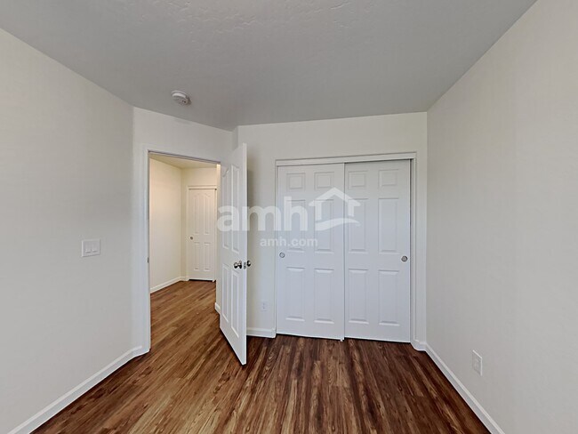 Building Photo - 7008 S 38th Ln